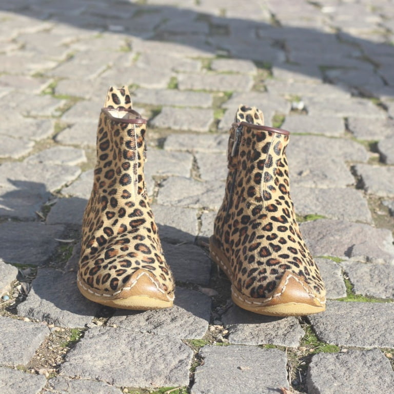 Leopar Desenli Tüylü Zebra Desenli El Dikişli Kadın Kışlık Deri Bot - Görsel 2