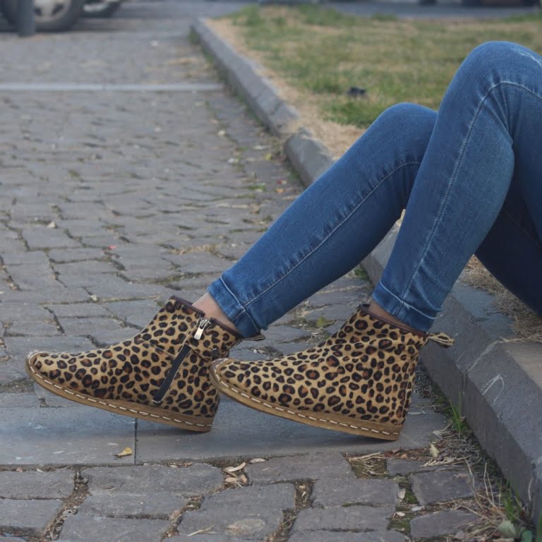 Leopar Desenli Tüylü Zebra Desenli El Dikişli Kadın Kışlık Deri Bot - Görsel 4