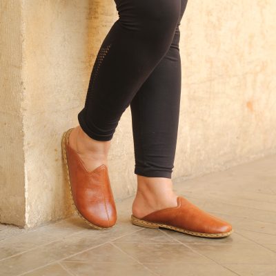 El Yapımı Barefoot Yalınayak Kadın Deri Parçalı Terlik, Karamel Rengi