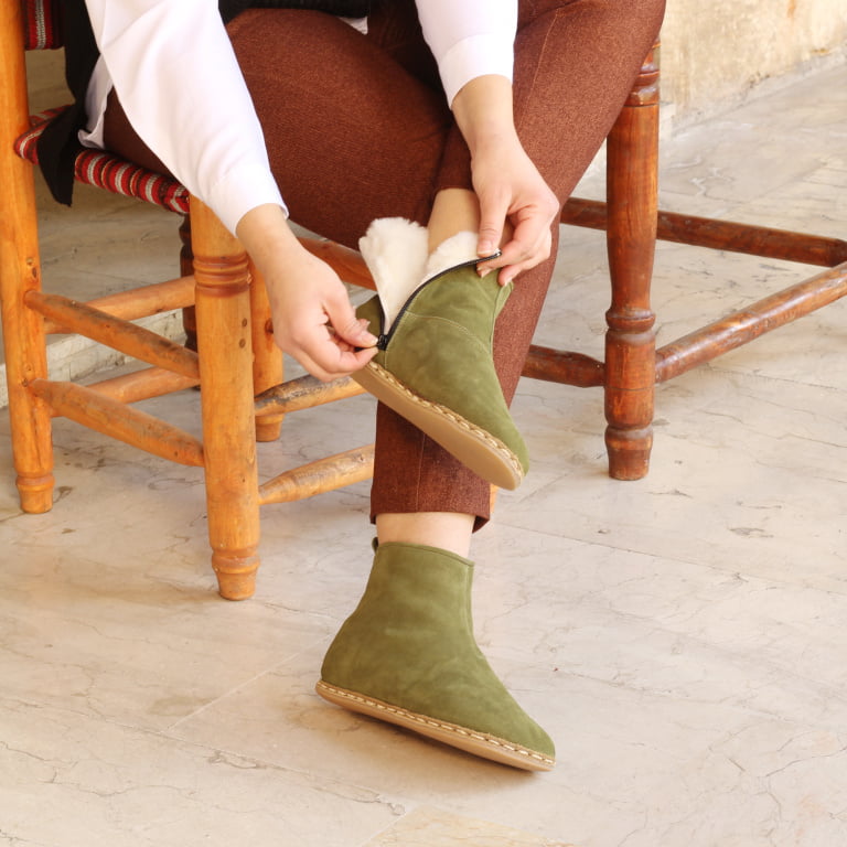 El Yapımı Barefoot Yalınayak Kadın Deri Fermuarlı İçi Kürklü Kadın Kısa Bot, Yeşil Nubuk - Görsel 2