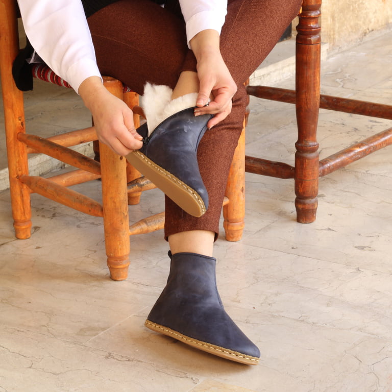 El Yapımı Barefoot Yalınayak Kadın Deri Fermuarlı İçi Kürklü Kadın Kısa Bot, Lacivert - Görsel 2